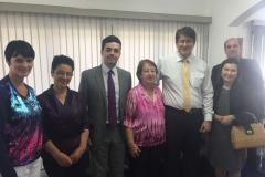 O defensora coordenador André Giamberardino junto aos participantes da visita e reunião.