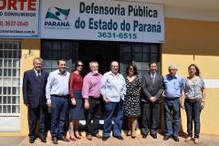 A partir da esquerda: Valdir Dantas, representante da OAB; o vice-prefeito de Cianorte, Sergio Pereira Jr.; a defensora pública Francine Amorese; o prefeito de Cianorte, Claudemir Bongiorno; o deputado estadual Jonas Guimarães; a defensora-geral do Estado, Josiane Lupion; o defensor público Gilson de Oliveira; o verador Valdomiro Gonçalves Pereira e a vereadora Marcia Pereira.
