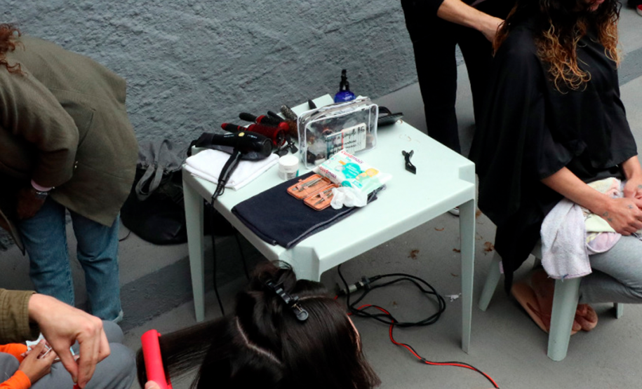 Parceria entre DPE-PR, SESP e DEPPEN fornece serviços de fotografia e estética para que mulheres trans e travestis privadas de liberdade possam refazer documentos