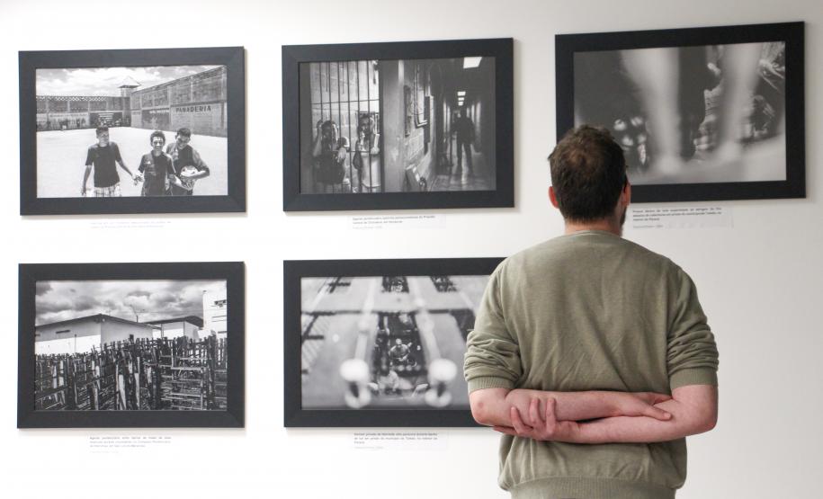 Defensoria inaugura exposição fotográfica "Deste lado do muro", aberta ao público até o dia 19/08