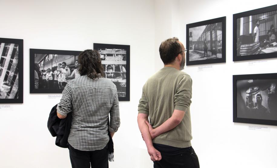 Defensoria inaugura exposição fotográfica "Deste lado do muro", aberta ao público até o dia 19/08