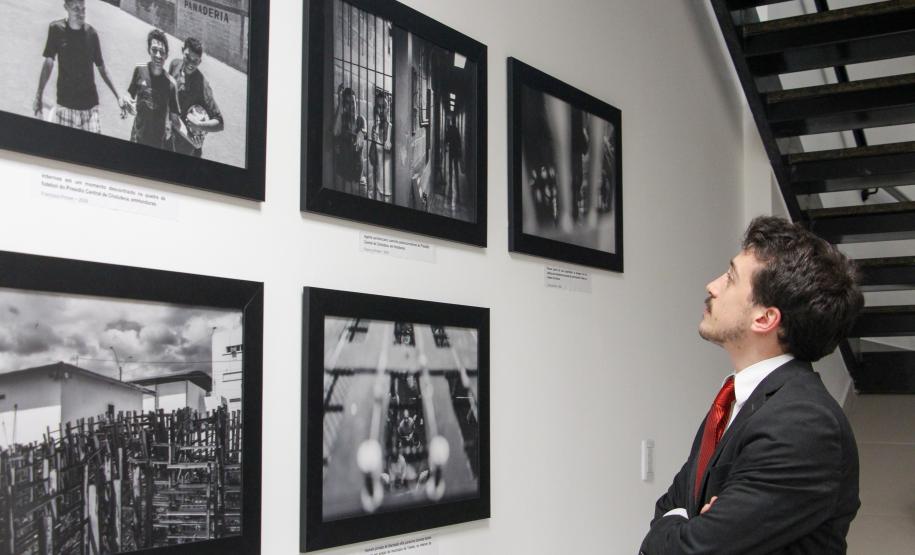 Defensoria inaugura exposição fotográfica "Deste lado do muro", aberta ao público até o dia 19/08