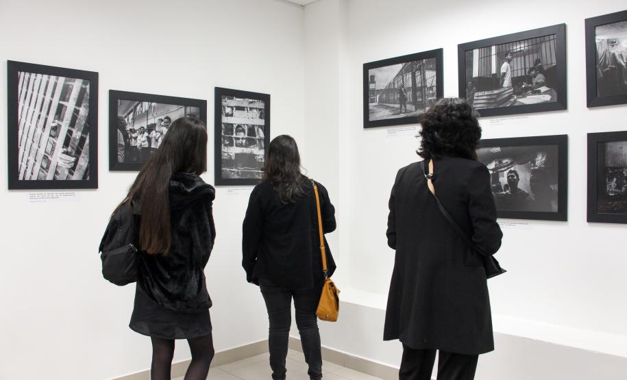 Defensoria inaugura exposição fotográfica "Deste lado do muro", aberta ao público até o dia 19/08