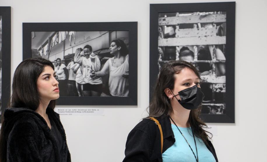 Defensoria inaugura exposição fotográfica "Deste lado do muro", aberta ao público até o dia 19/08