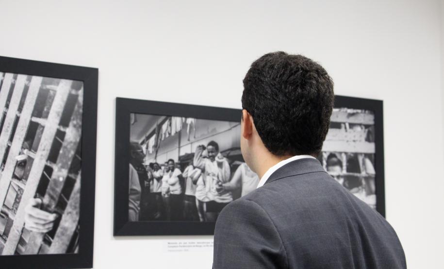 Defensoria inaugura exposição fotográfica "Deste lado do muro", aberta ao público até o dia 19/08