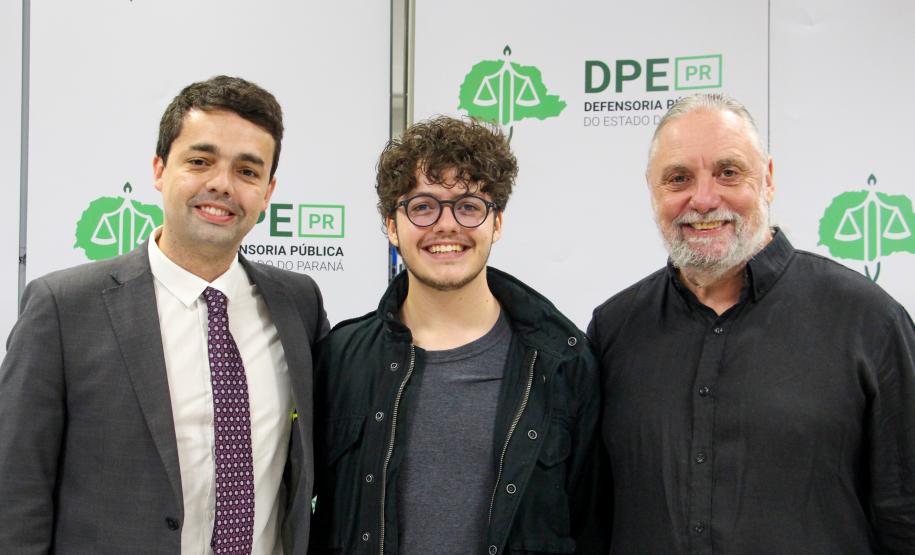 Defensoria inaugura exposição fotográfica "Deste lado do muro", aberta ao público até o dia 19/08