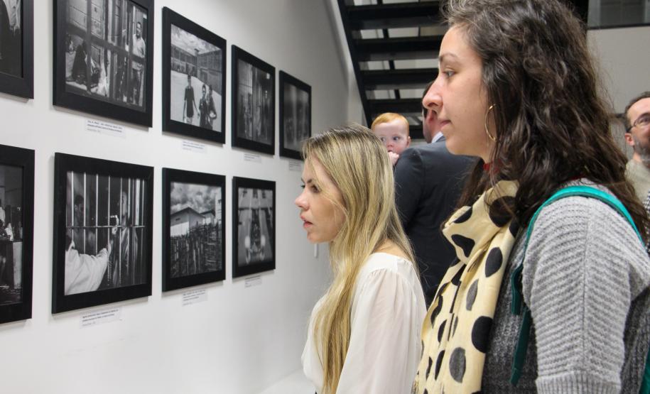 Defensoria inaugura exposição fotográfica "Deste lado do muro", aberta ao público até o dia 19/08