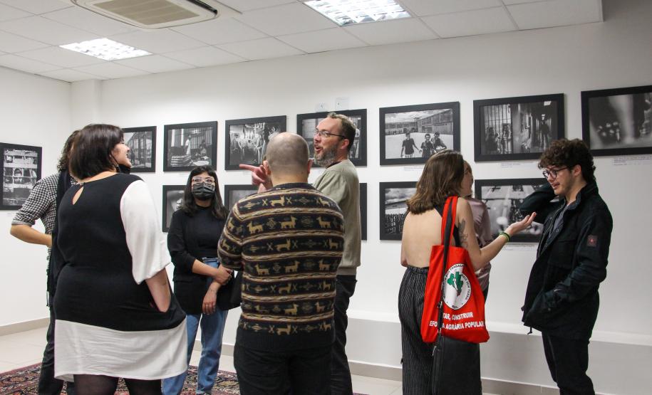 Defensoria inaugura exposição fotográfica "Deste lado do muro", aberta ao público até o dia 19/08