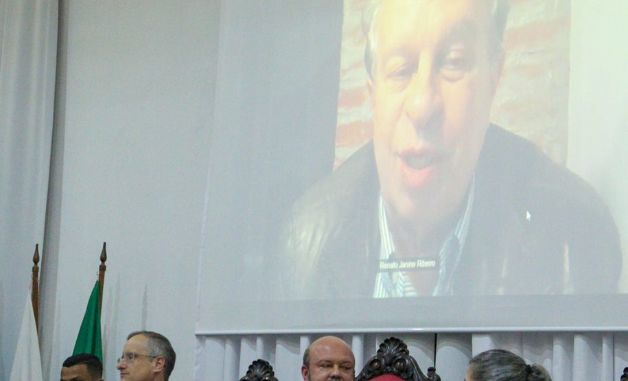 DPE-PR participa de ato em defesa da democracia e do sistema de justiça na Universidade Federal do Paraná