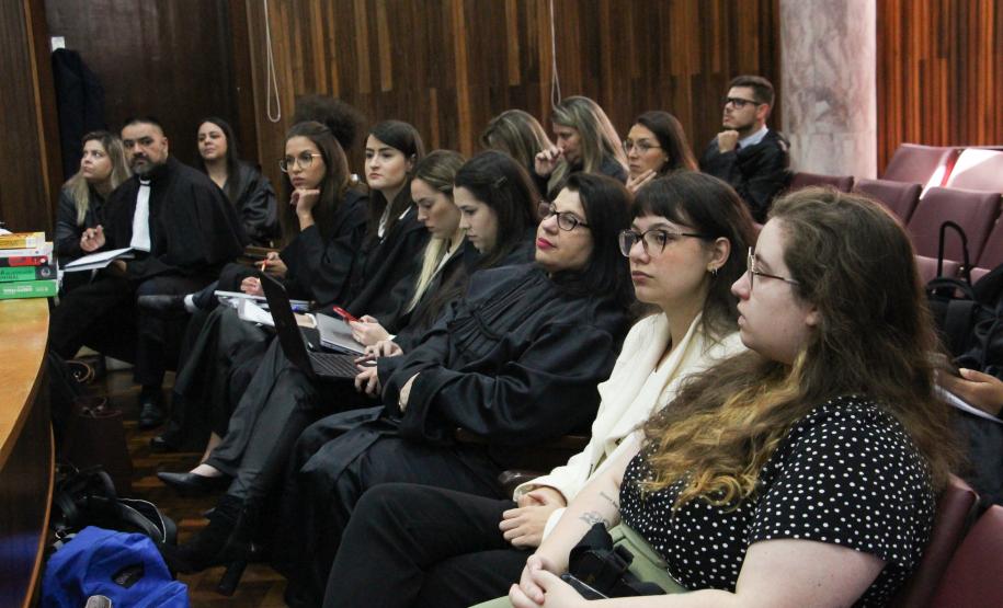 DPE-PR encerra Curso de Formação sobre os 200 anos do Tribunal do Júri com "júri simulado" em Curitiba