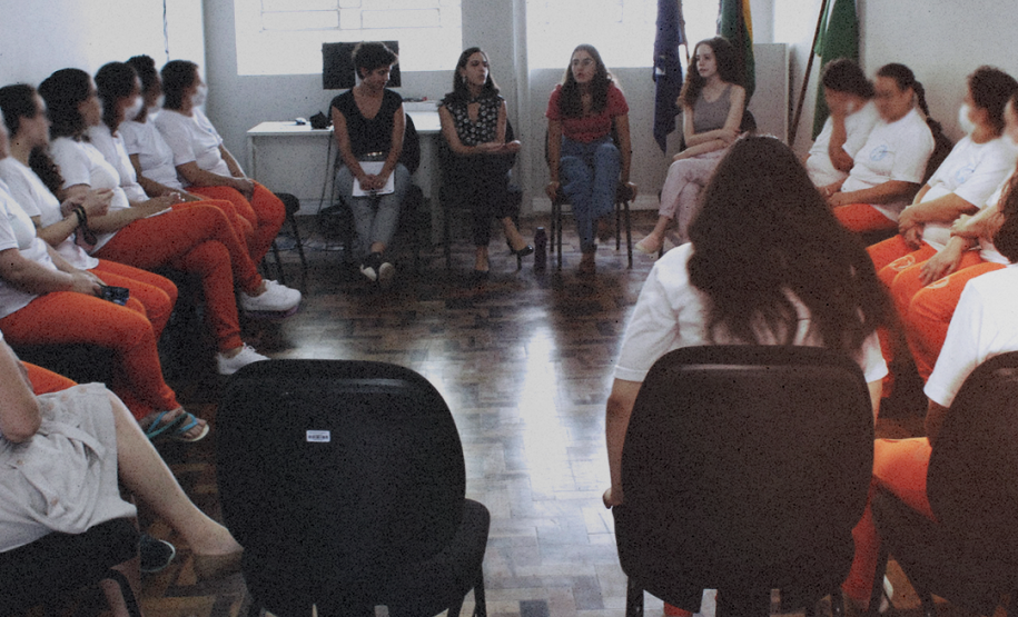 Visitas do NUDEM a hospital-colônia e a penitenciária feminina levam informações sobre a Lei Maria da Penha a mulheres em situação de vulnerabilidade