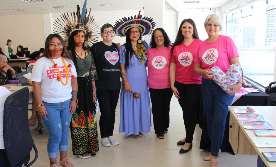 Imagem de mulheres que fazem parte de movimentos sociais de apoio a mulheres e outras minorias