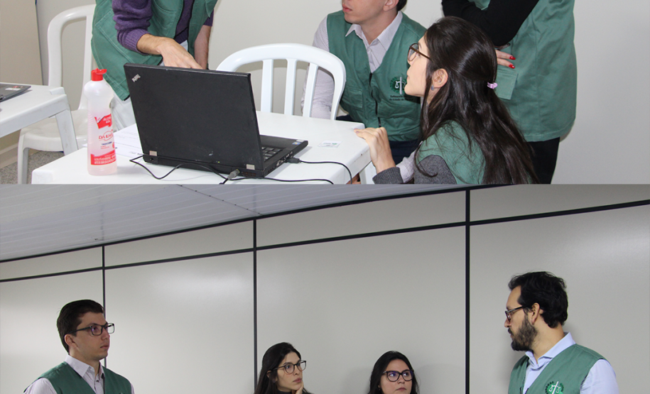 Imagem da equipe da defensoria prestando atendimento no mutirão