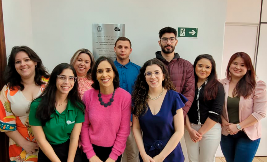 Imagem da equipe da Defensoria que atua em em Apucarana.