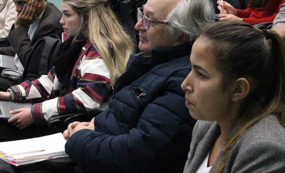 Imagem com fotos do curso sobre a atuação da Defensoria Pública no Tribunal do Júri.