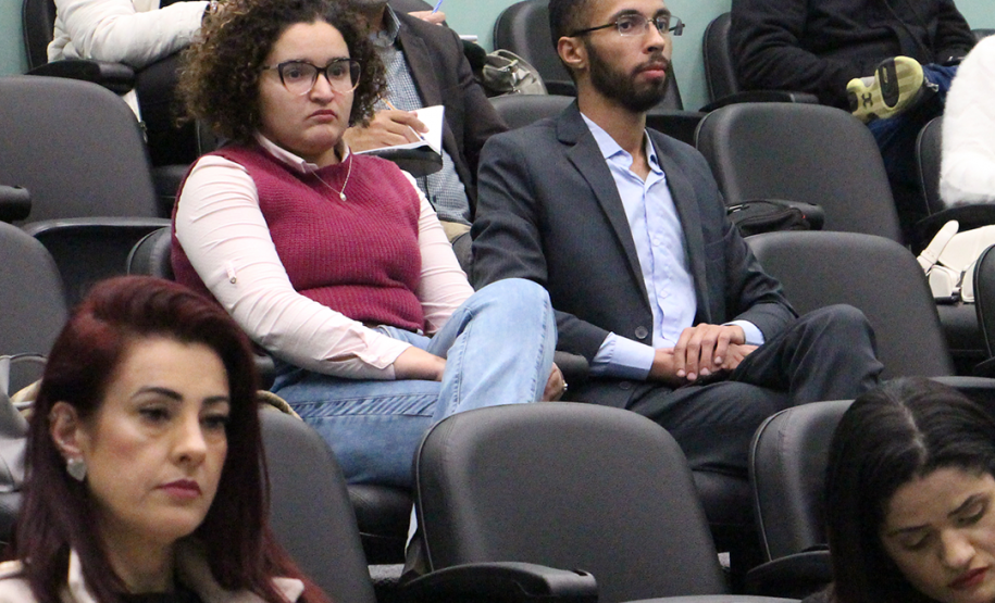Imagem com fotos do curso sobre a atuação da Defensoria Pública no Tribunal do Júri.