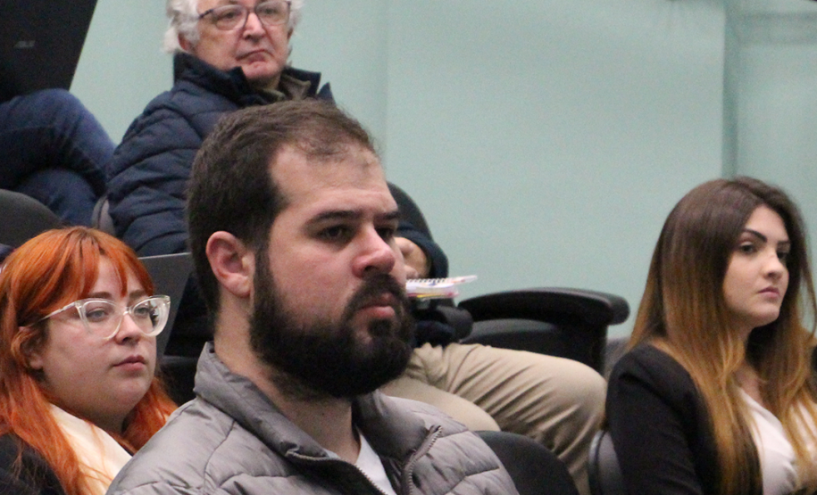 Imagem com fotos do curso sobre a atuação da Defensoria Pública no Tribunal do Júri.