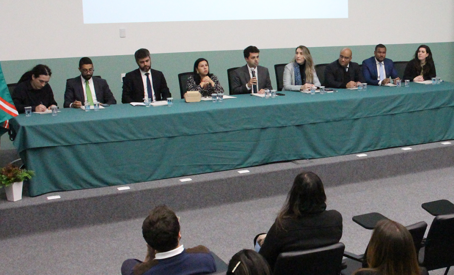 Imagem com foto do curso sobre a atuação da Defensoria Pública no Tribunal do Júri.