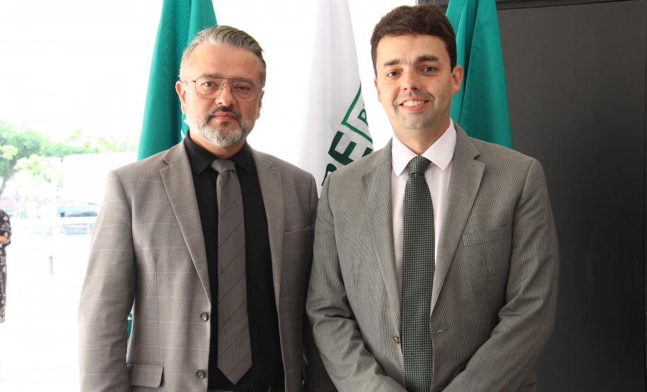 Imagem do defensor-geral André Giamberardino com o procurador-geral do Estado, Luciano Borges.