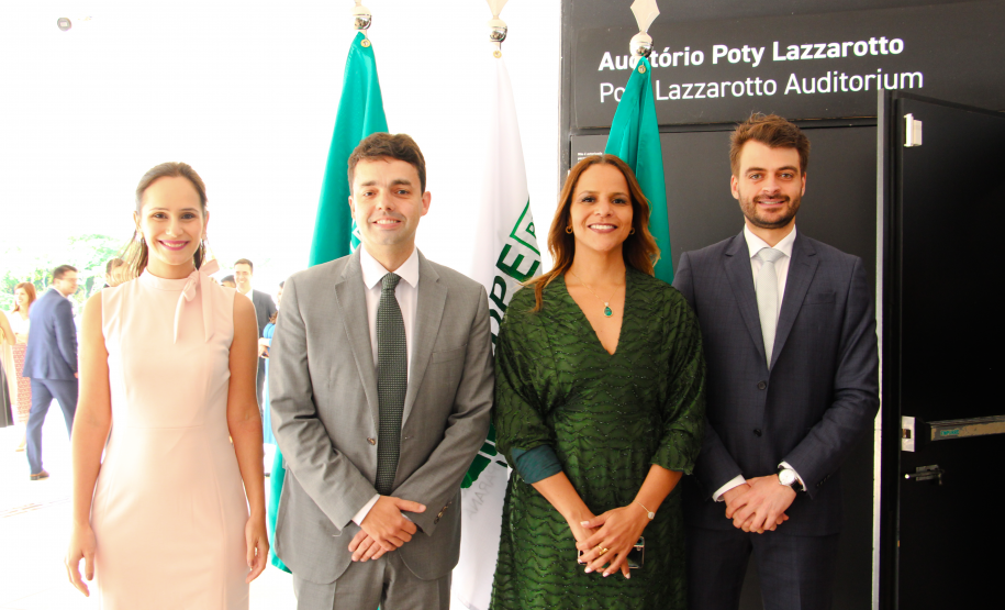Imagem do defensor-geral André Giamberardino com a subdefensora-geral Olenka Lins e Silva, o segundo subdefensor-geral, Bruno Müller, e a chefa de gabinete da Defensoria, Lívia Martins Salomão Brodbeck Silva.
