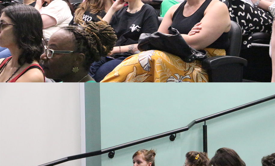 Imagem em formato de colagem, tendo suas duas fotos mostrando o público perguntando e apreciando o seminário.