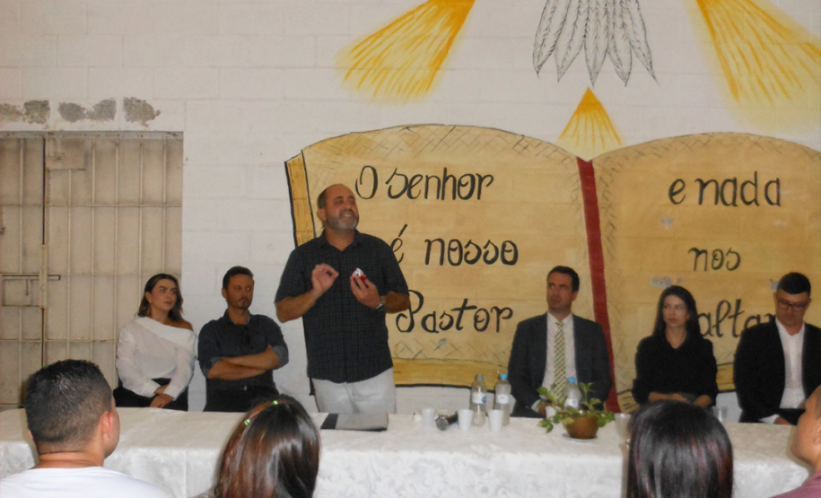 Imagem com foto de casamento coletivo em Cruzeiro D'Oeste.