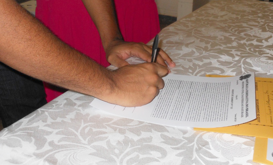 Imagem com foto de casamento coletivo em Cruzeiro D'Oeste.