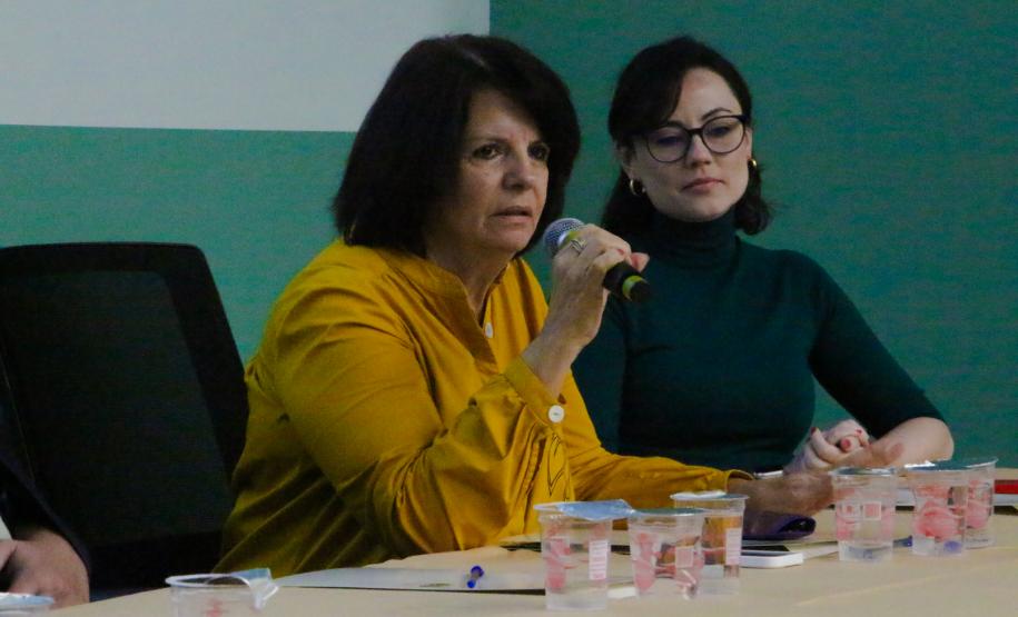 Imagem com foto da abertura do novo curso de defensores públicos e defensoras públicas do Paraná.