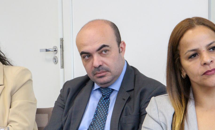 Imagem com a foto do defensor público e representante do concelho superior da Defensoria, Marcelo Diniz