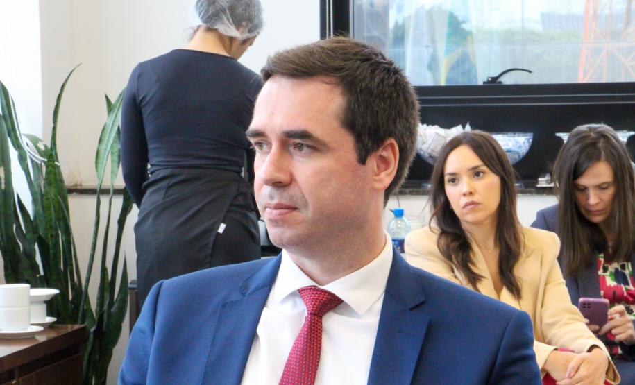 Imagem com a foto do defensor público e coordenador da Assessora de Projetos Especiais, Matheus Munhoz