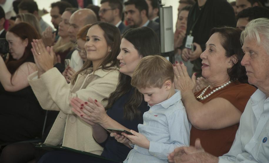Imagem com foto da cerimônia de posse do defensor público-geral do Paraná.