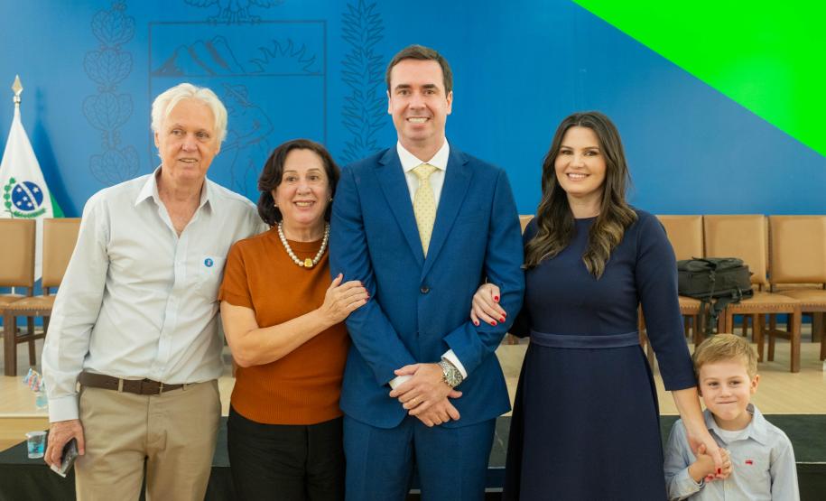 Imagem com foto da cerimônia de posse do defensor público-geral do Paraná.