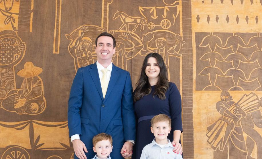 Imagem com foto da cerimônia de posse do defensor público-geral do Paraná.