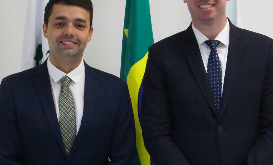Imagem com foto dos defensores públicos do Paraná André Ribeiro Giamberardino e Matheus Munhoz.