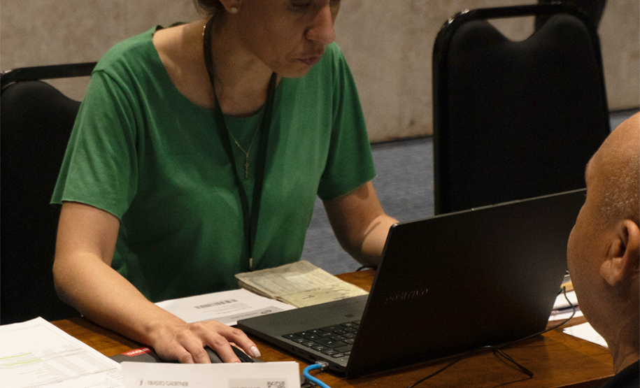 Imagem de cobertura do mutirão da DPE-PR na ALEP.