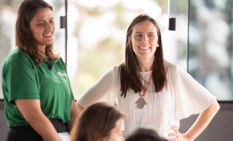 Imagem horizontal colorida em que se vê a  2ª Subdefensora Pública Geral Thaisa Oliveira acompanhando os trabalhos.