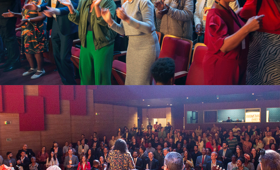Duas imagens sobrepostas. Na de cima o público dança durante apresentação cultural no evento. Na imagem de baixo se vê os cantores e músicos da apresentação.