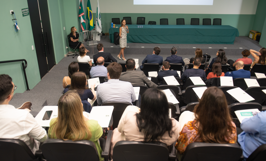 Público interno da DPE-PR em workshop.