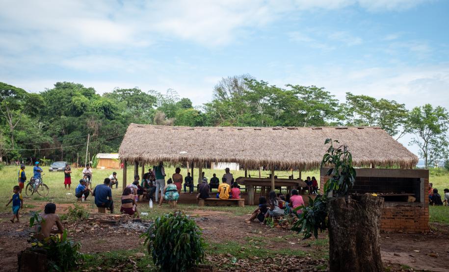 Foto da atuação do NUPIER na aldeia Yvy Okaju, em Guaíra.