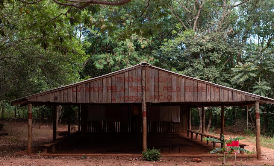 Foto da atuação do NUPIER na aldeia Yvy Okaju, em Guaíra.