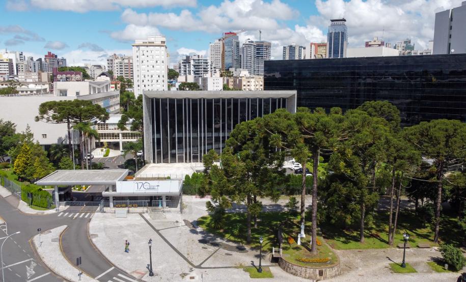 Imagem mostra os edifícios da Assembleia Legislativa em vista aérea.