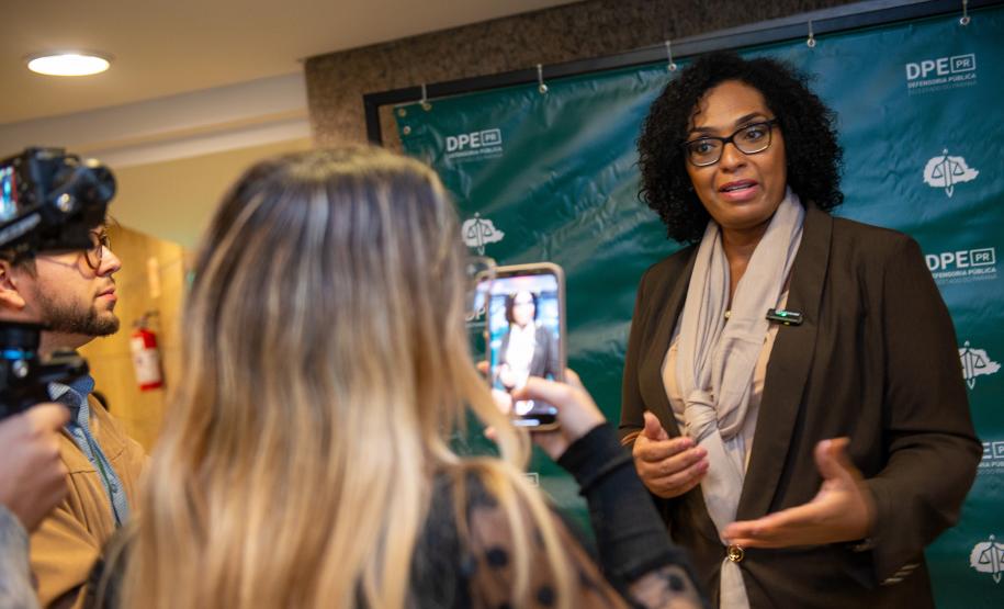 Servidora recém empossada fala à assessoria de imprensa da instituição.