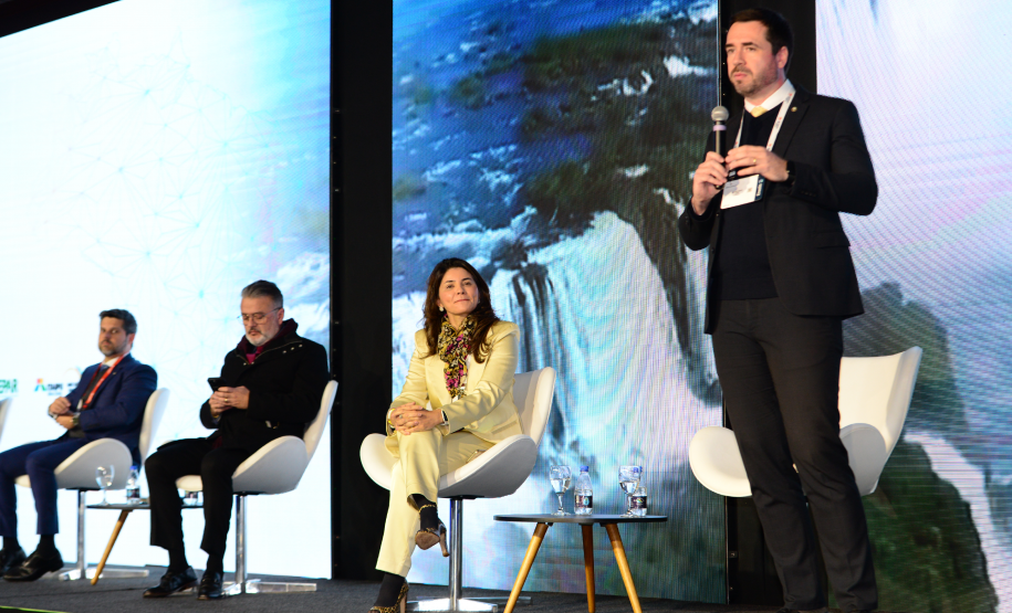 Foto com imagem de cobertura da abertura do 1º Congresso de Tecnologia das Defensorias