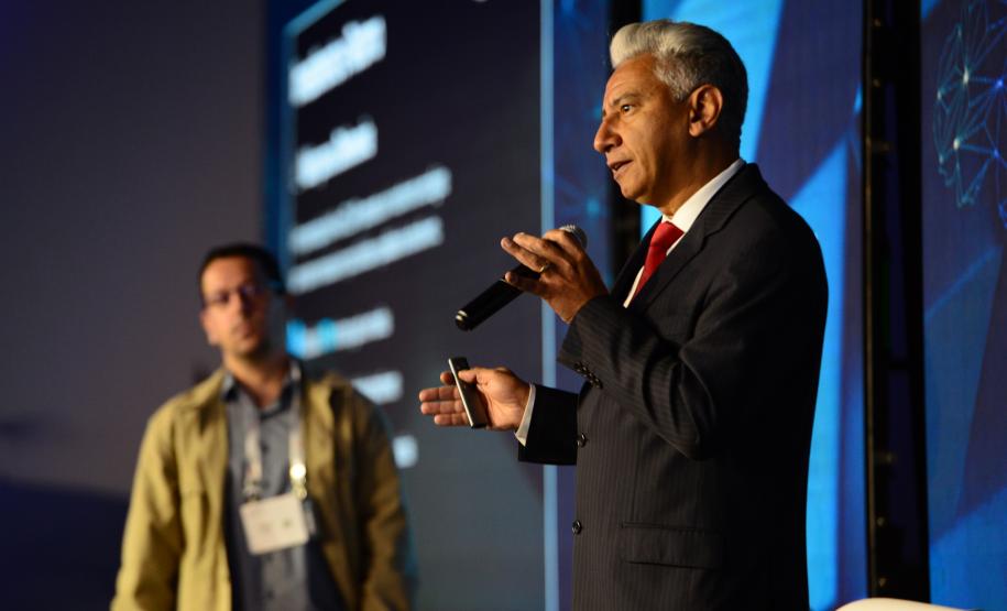 Foto com imagem de cobertura dos paineis do Congresso Nacional de Tecnologia.