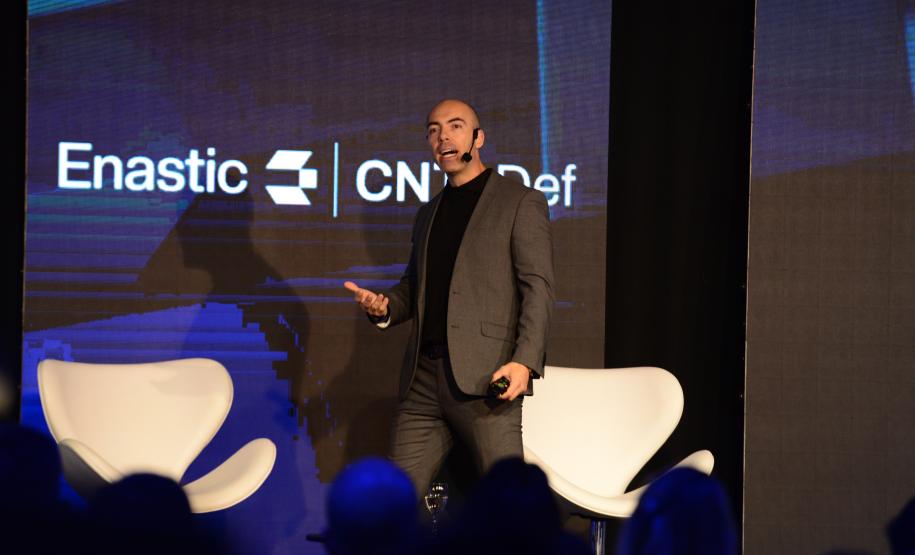 Foto com imagem de cobertura dos paineis do Congresso Nacional de Tecnologia.