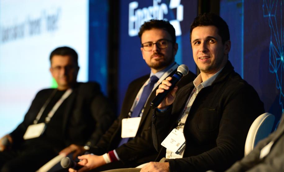 Imagem com foto de cobertura do primeiro dia do 1º CNTI.Def.