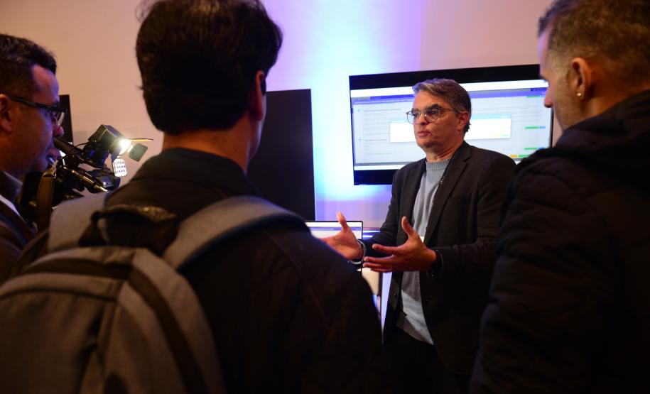 Imagem com foto de cobertura da feira de tecnologia do 1º Congresso de Tecnologia das Defensorias