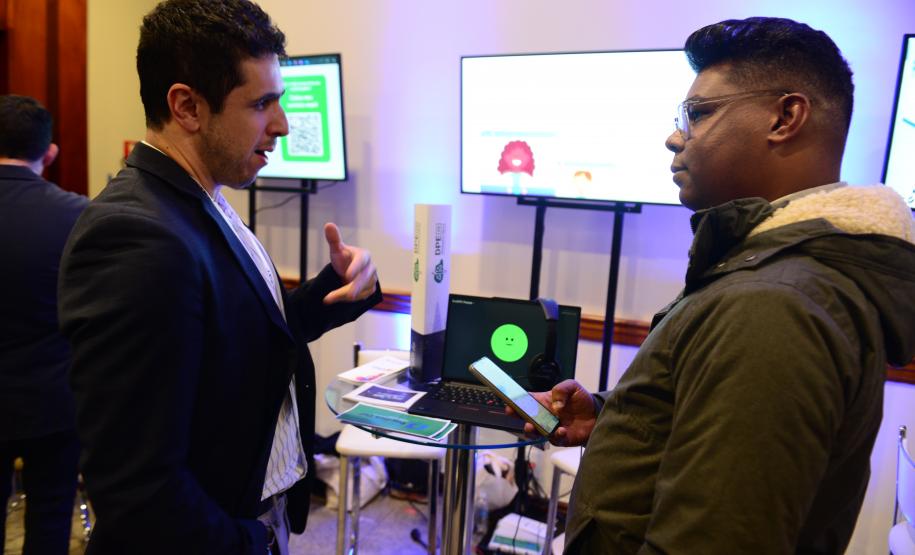 Imagem com foto de cobertura da feira de tecnologia do 1º Congresso de Tecnologia das Defensorias