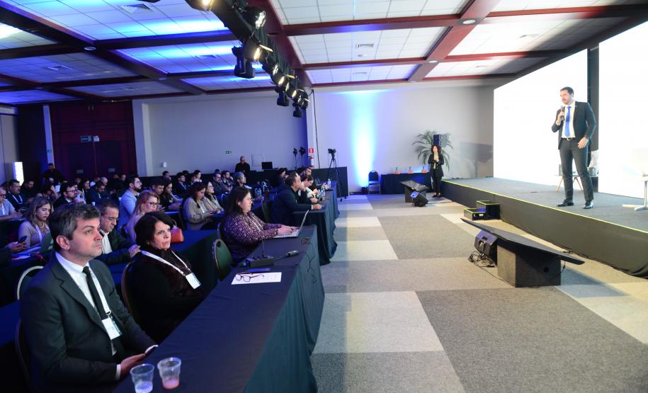 Imagem com foto de cobertura do encerramento do 1º Congresso de Tecnologia das Defensorias