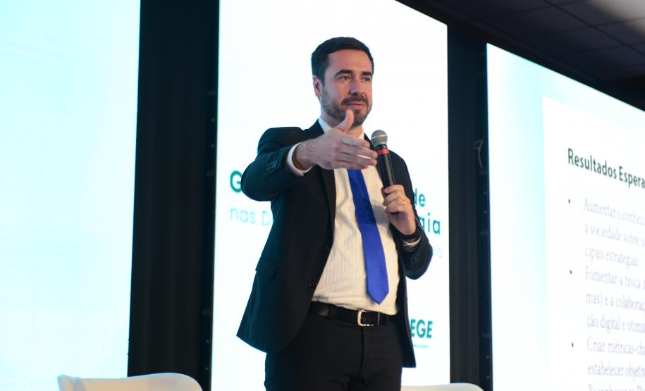 Imagem com foto de cobertura do encerramento do 1º Congresso de Tecnologia das Defensorias